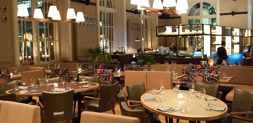 01_Salonplafond_Hauptraum-und-Barbereich_c_Gerfried-Tamerler