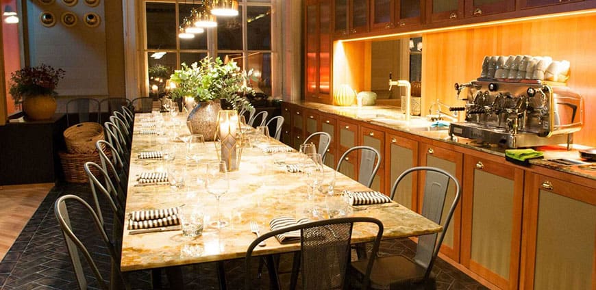 02_Salonplafond_Eingangsbereich-mit-Kredenz_c_Gerfried-Tamerler