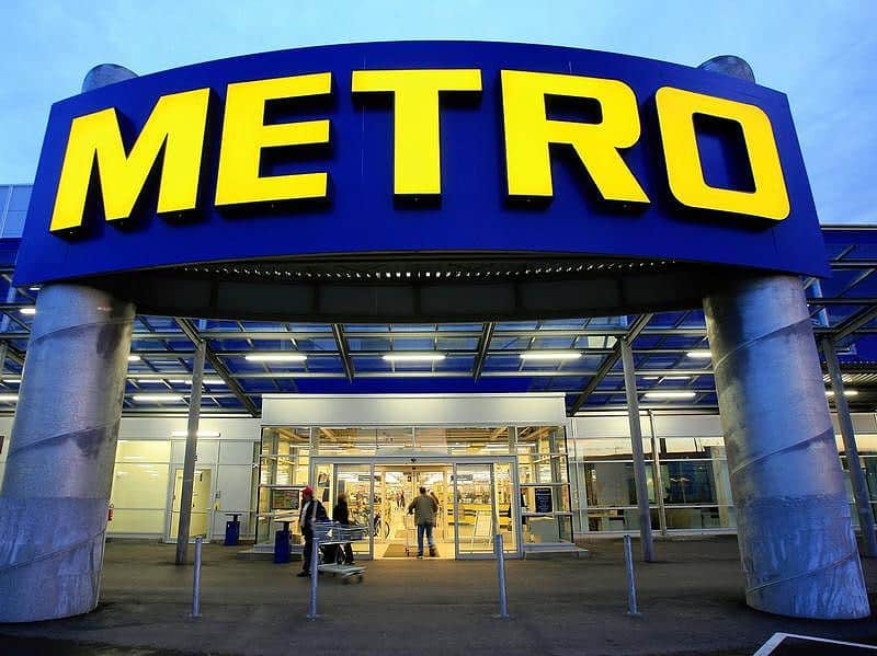 Handel-Der-Eingang-eines-Metro-Marktes-in-Berlin