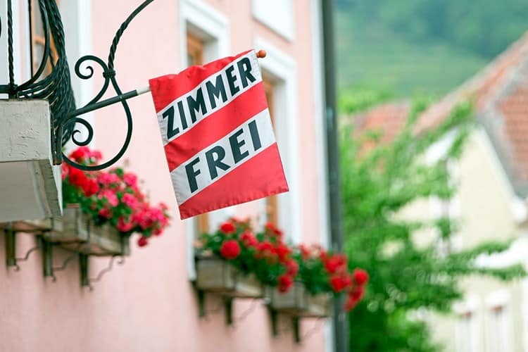 hotel-zimmer-frei-tafel