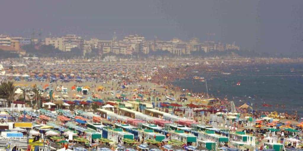 italien-strand-liegen
