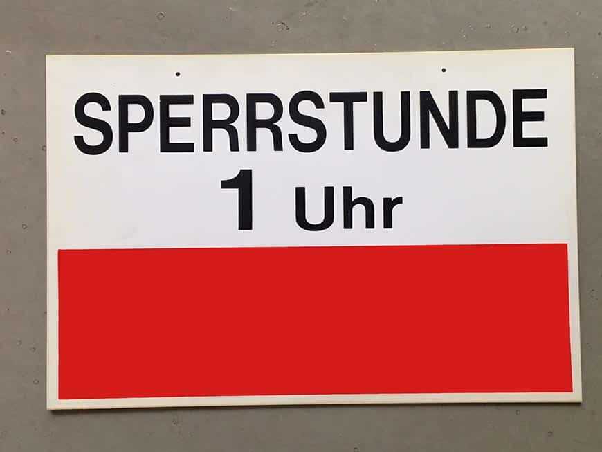 sperrstunde-tafel-schild-wirtshaus-gasthaus-geschlossen