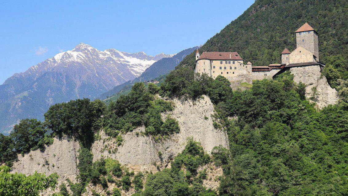 südtirol-landschaft-burg-urlaun-natur-1132x637