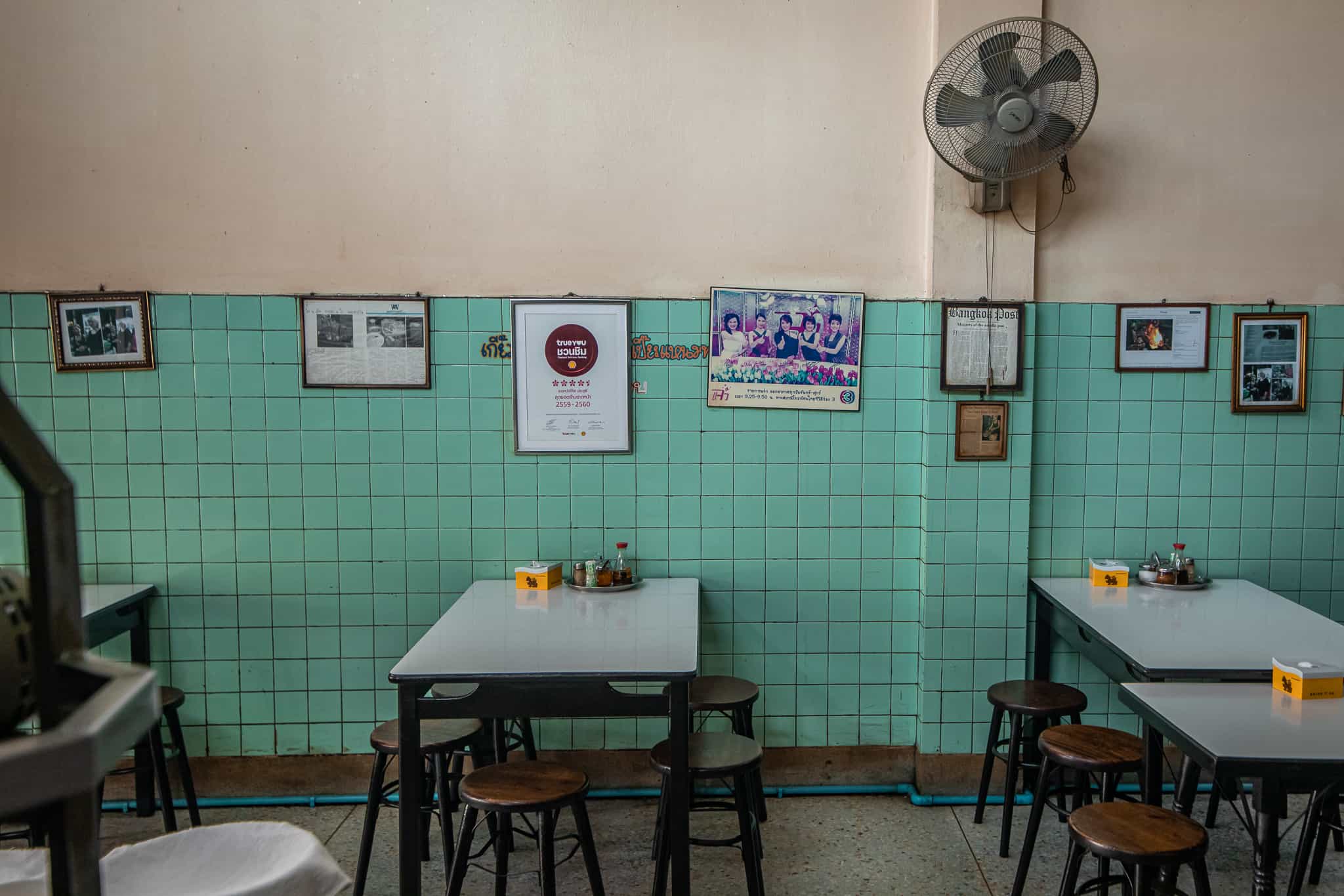 A50BR21-Icon-Award-Jay-Fai-restaurant-interior