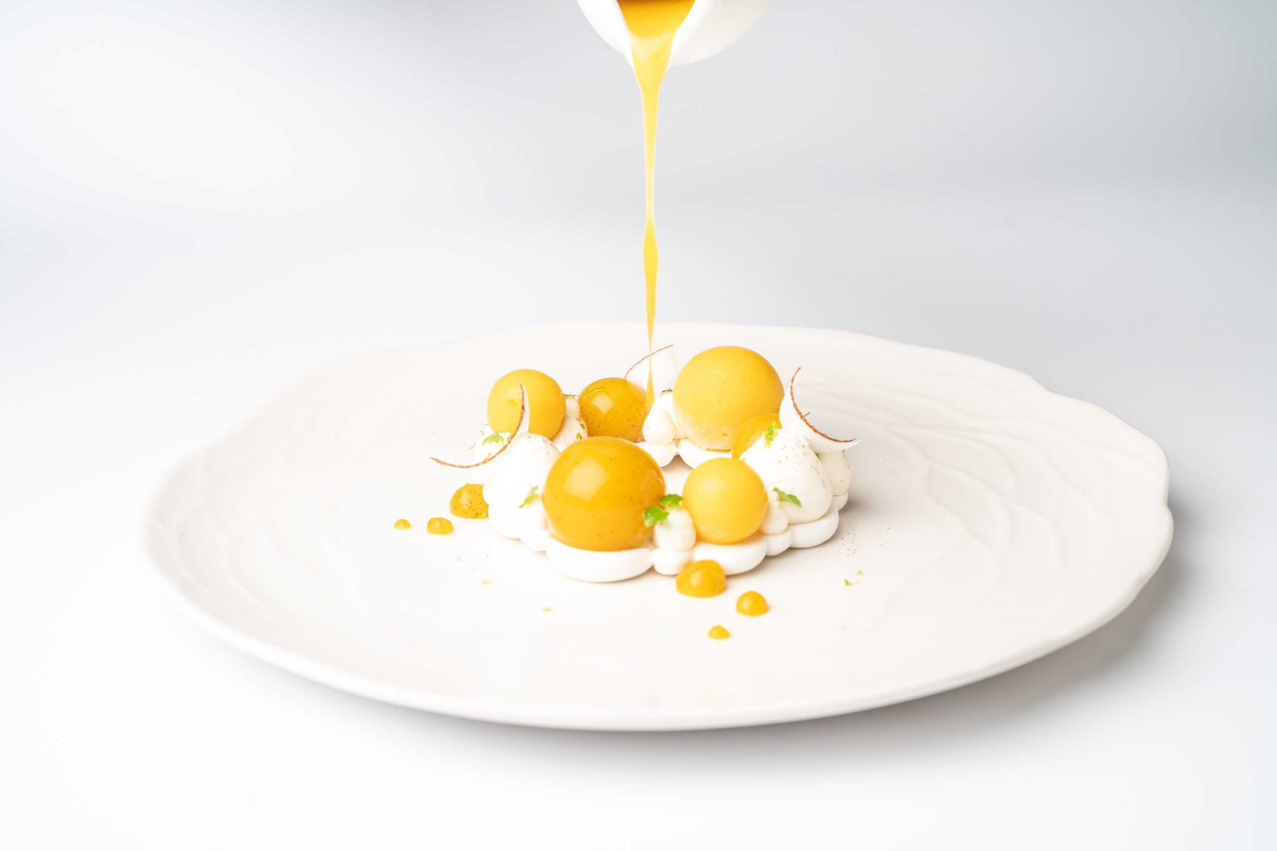 Guava-lichee-coconut-sherbets-coconut-crumble-Chamarel-rum-gel-St-Geran-aurelielamourphotographe-262-scaled