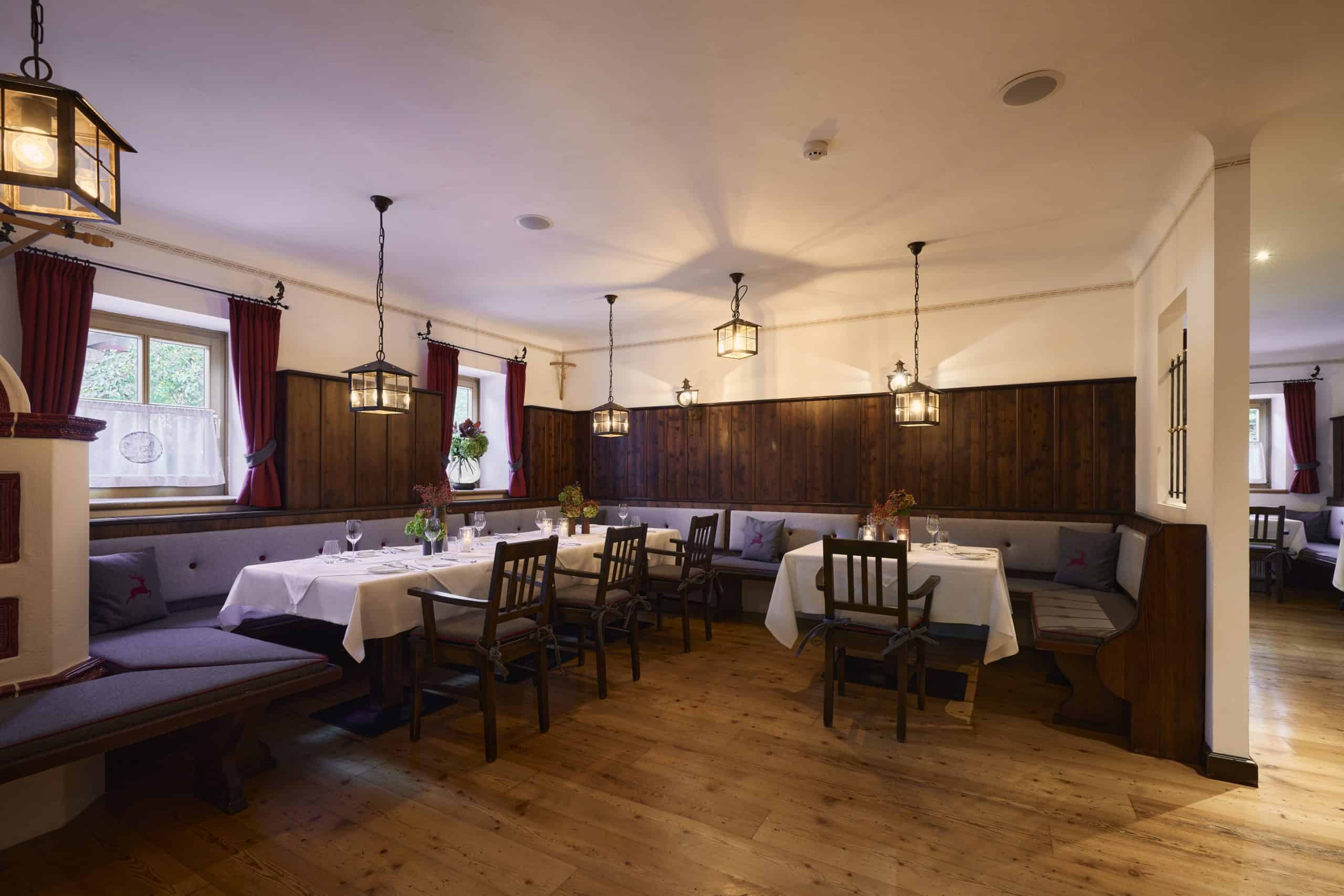 restaurant_01_4500x3000px_52450456770_o-scaled