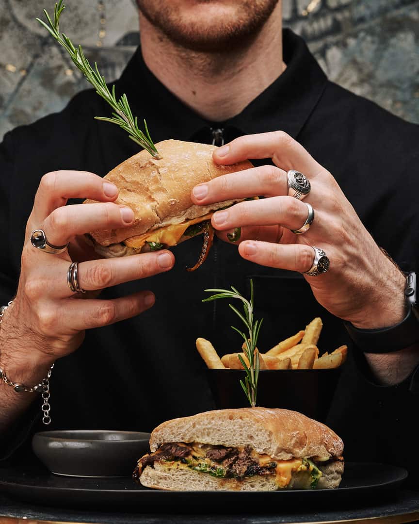 FRENCH-DIP-STEAK-SANDWICH-15-09-21-10