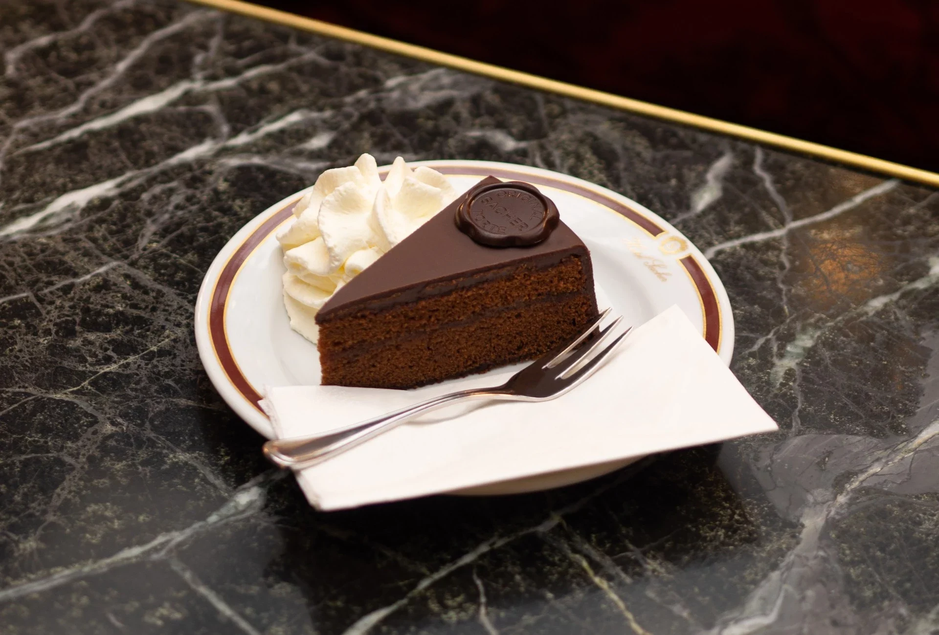 original-sacher-torte-c-hotel-sacher_04-scaled-1920x9999.jpg-e1762176766762