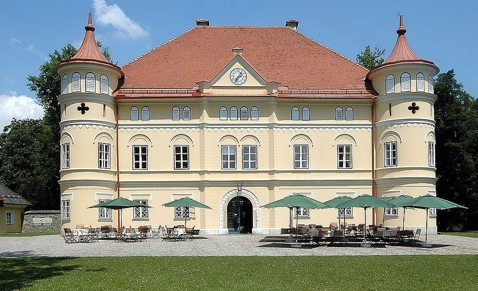 960px-Klagenfurt_Schloss_Mageregg_14072006_01