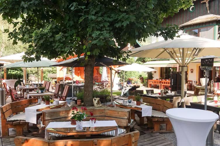 ausfluege-wirtshaus-bertahof-gastgarten