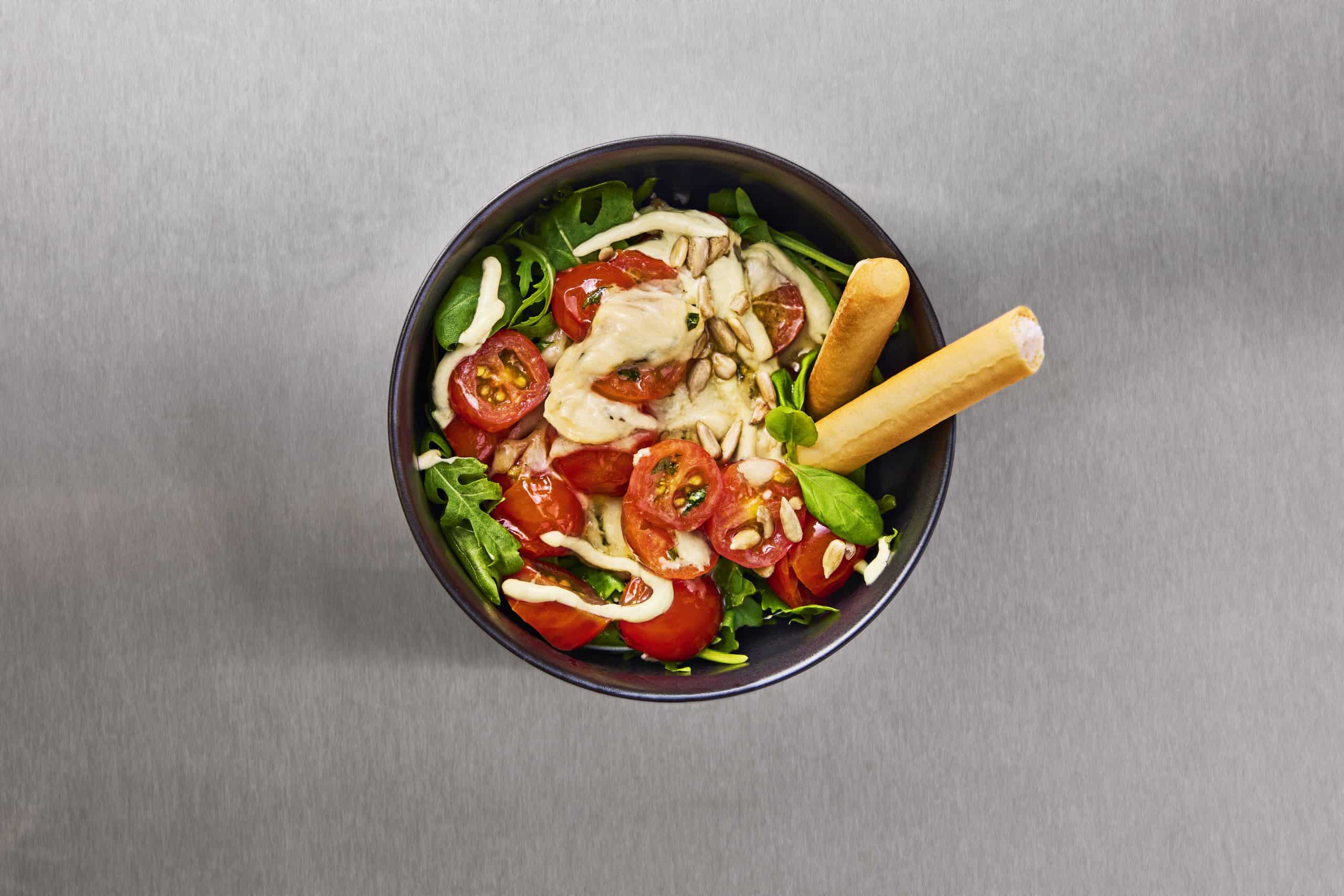 MILFS_Temperierter-Caprese-Salat-scaled