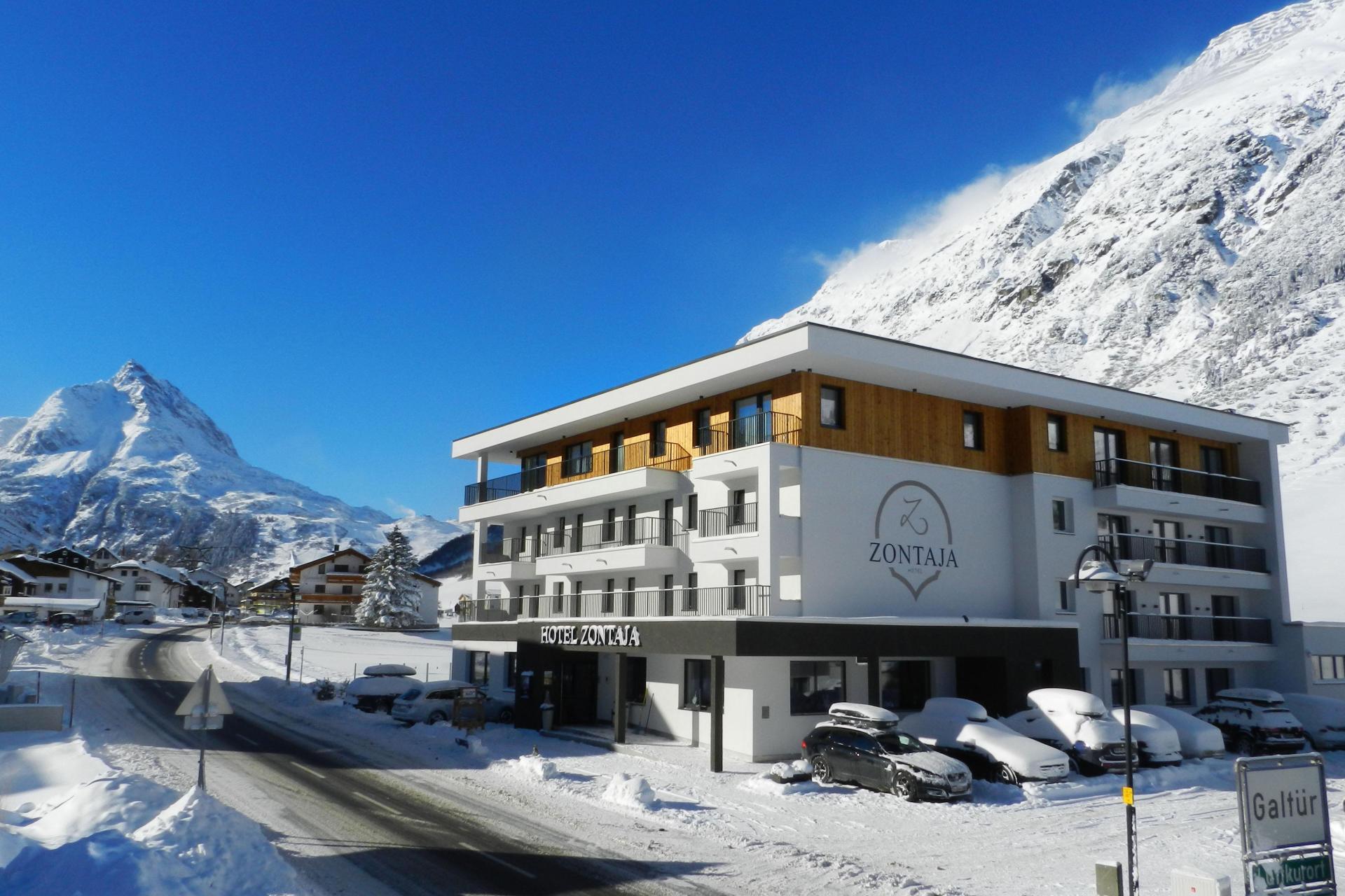 Kellner für Hotel-Tagesbar bei Hotel Zontaja in Galtür - Rolling Pin