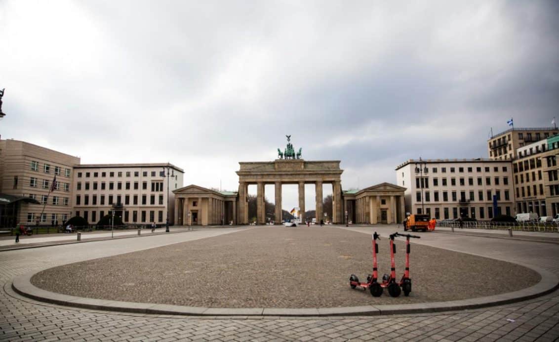 berlin-corona-brandenburger-tor-GettyImages-1213528777-1-1132x694