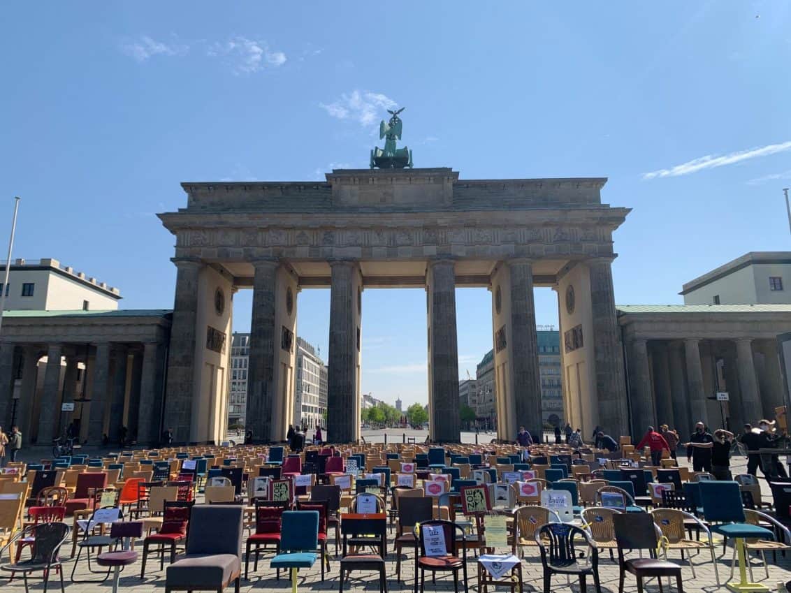 leere-stühle-dehoga-protest-berlin-1132x849