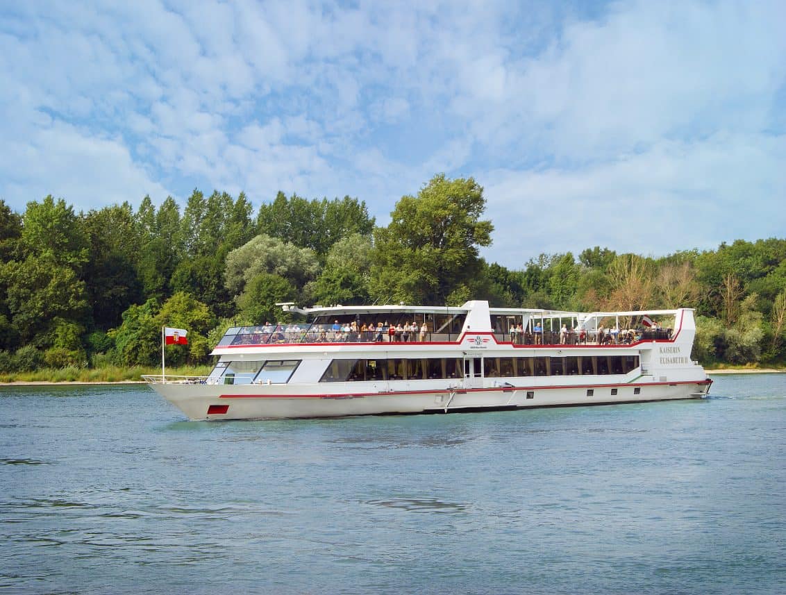 MS-Kaiserin-Elisabeth-©Donau-Touristik-Marlene-Hackl-mit-DDSG-Logo-1132x857