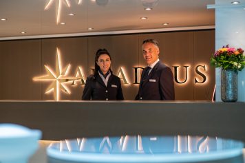 Lueftner-Cruises_Amadeus_Image_Crew_Reception_Welcome_Amadeus-Imperial-04-356x237