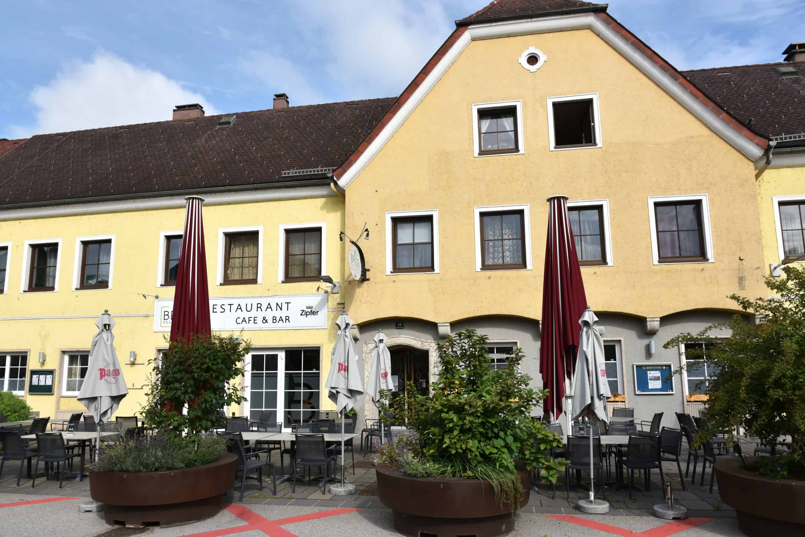 Direkt-im-Zentrum-am-Rathausplatz-gelegen-scaled