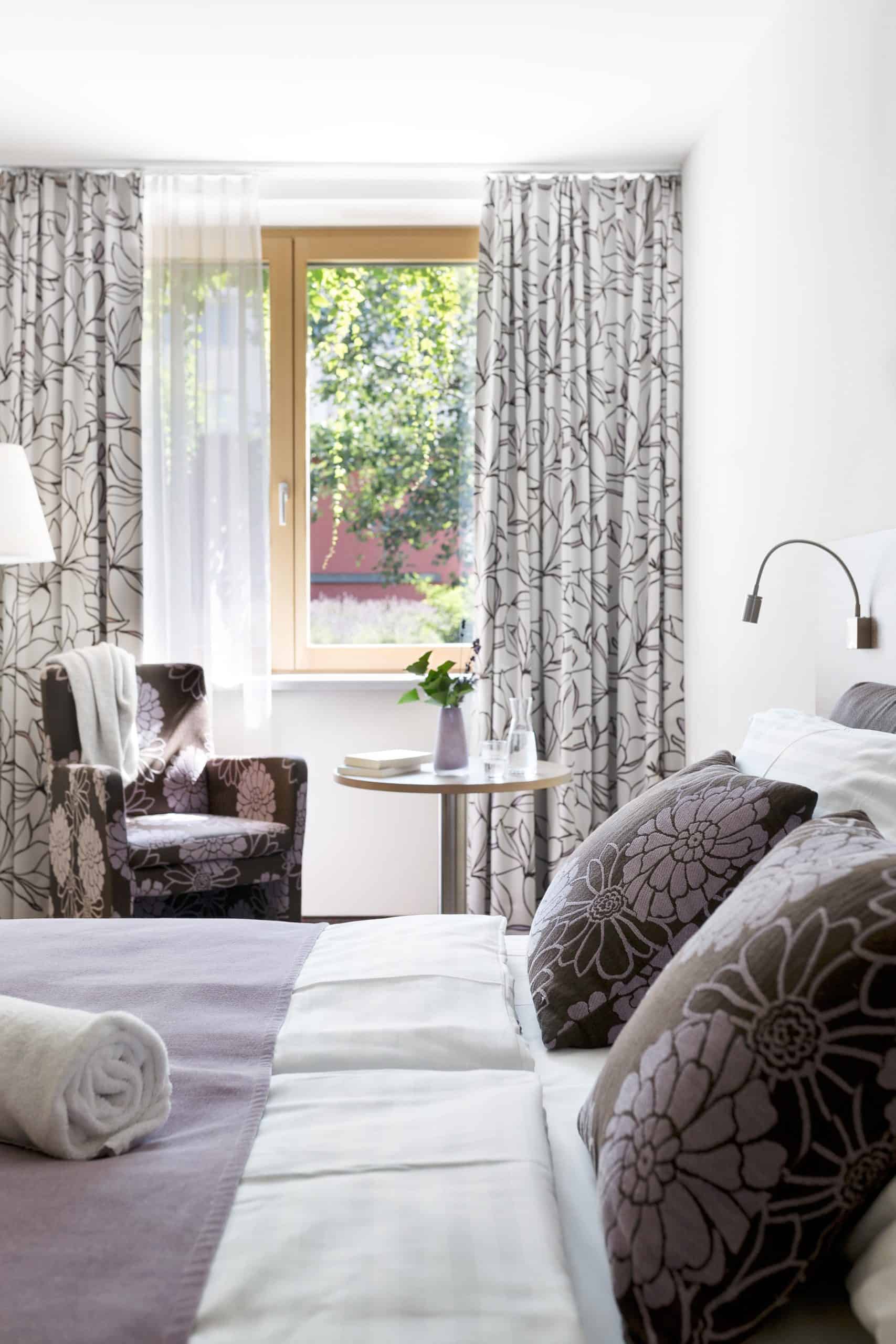 komfortzimmer-blick-gruen-scaled