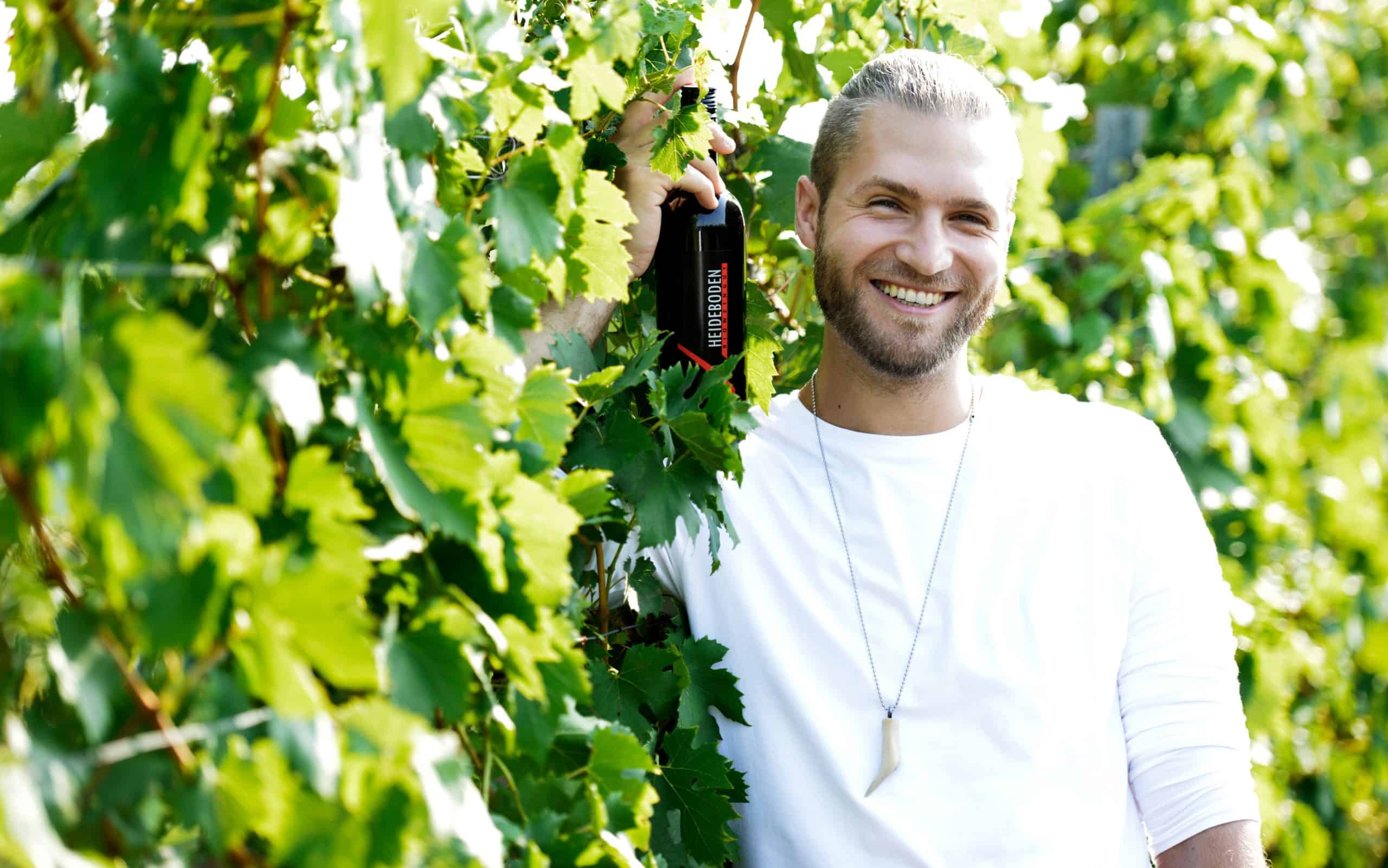 BioWeingut-Heideboden_Winzer-Martin-Kaintz__cSteve-Haider-scaled