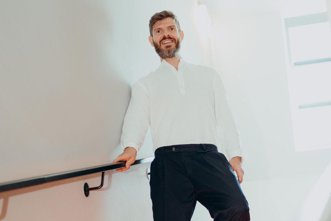 Pier Andrea Mestre ist der General Manager des The Knast-Boutiquehotels | Foto: Florian Kroll