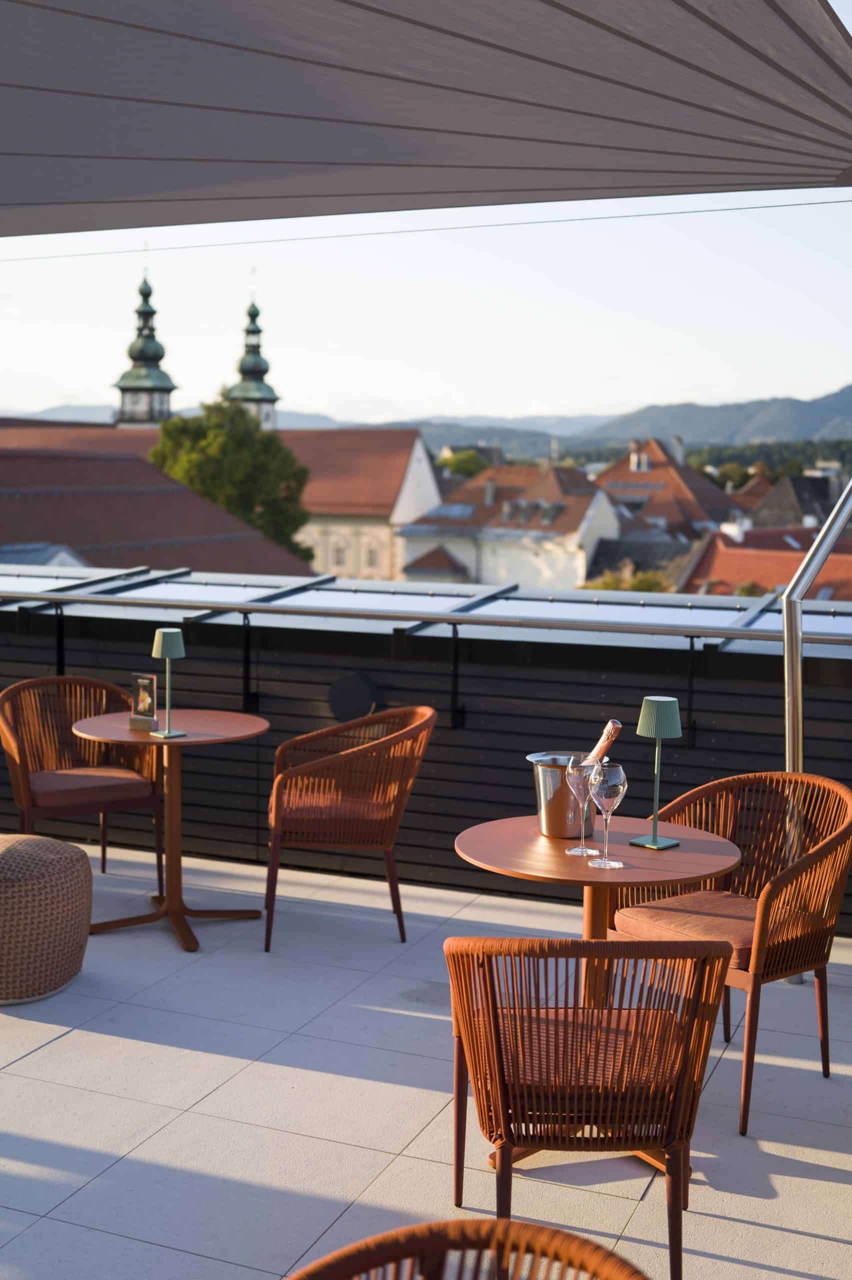 sky-bar-marie-scaled