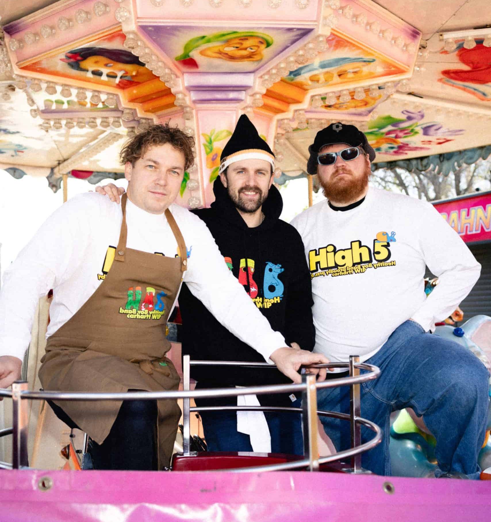 Healthy Boy Band am Karussell - ready for the party