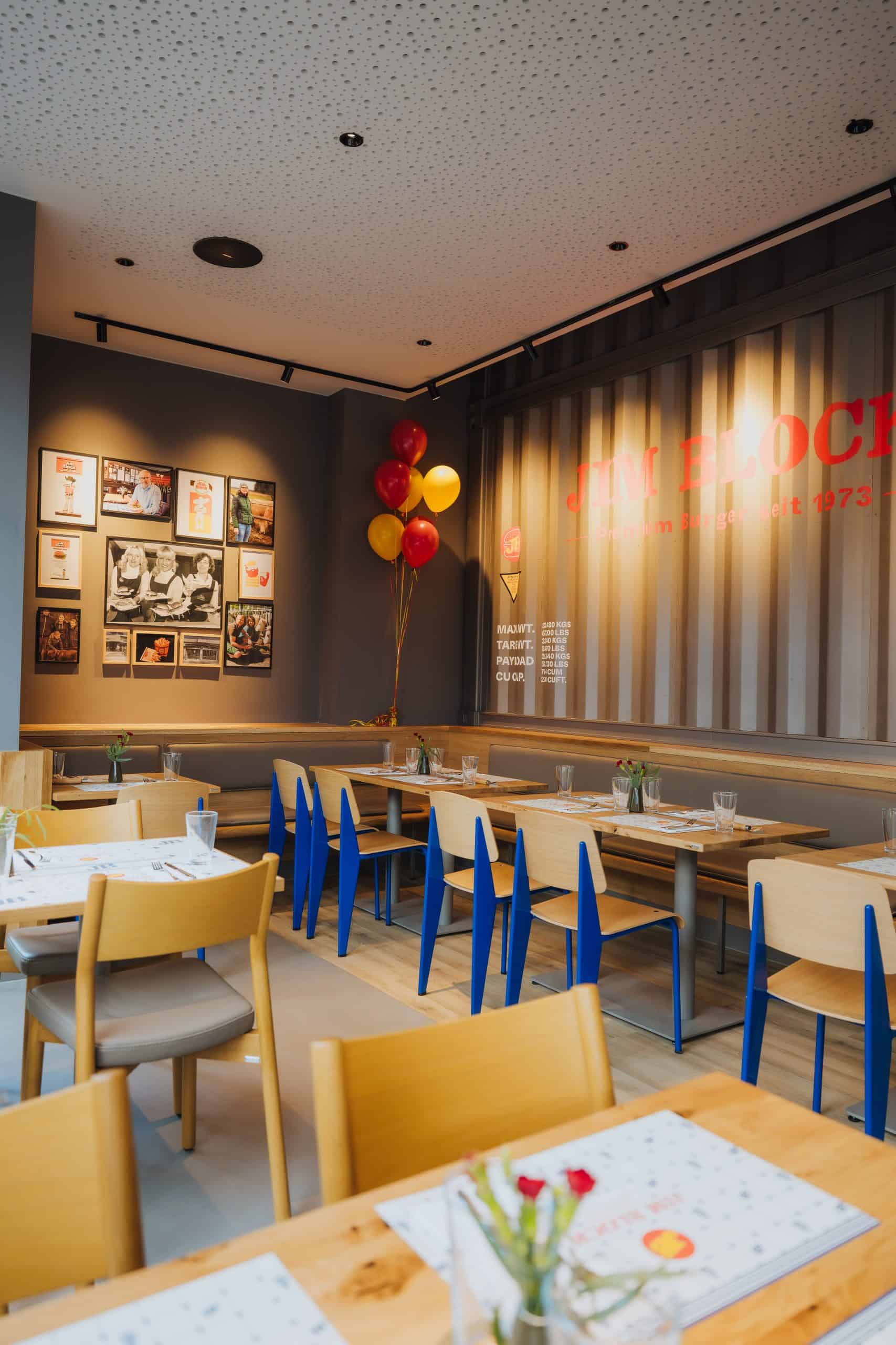 Der Rostocker Standort bietet neben Premium-Burgern modernes Design | Foto: Mathias Rövensthal