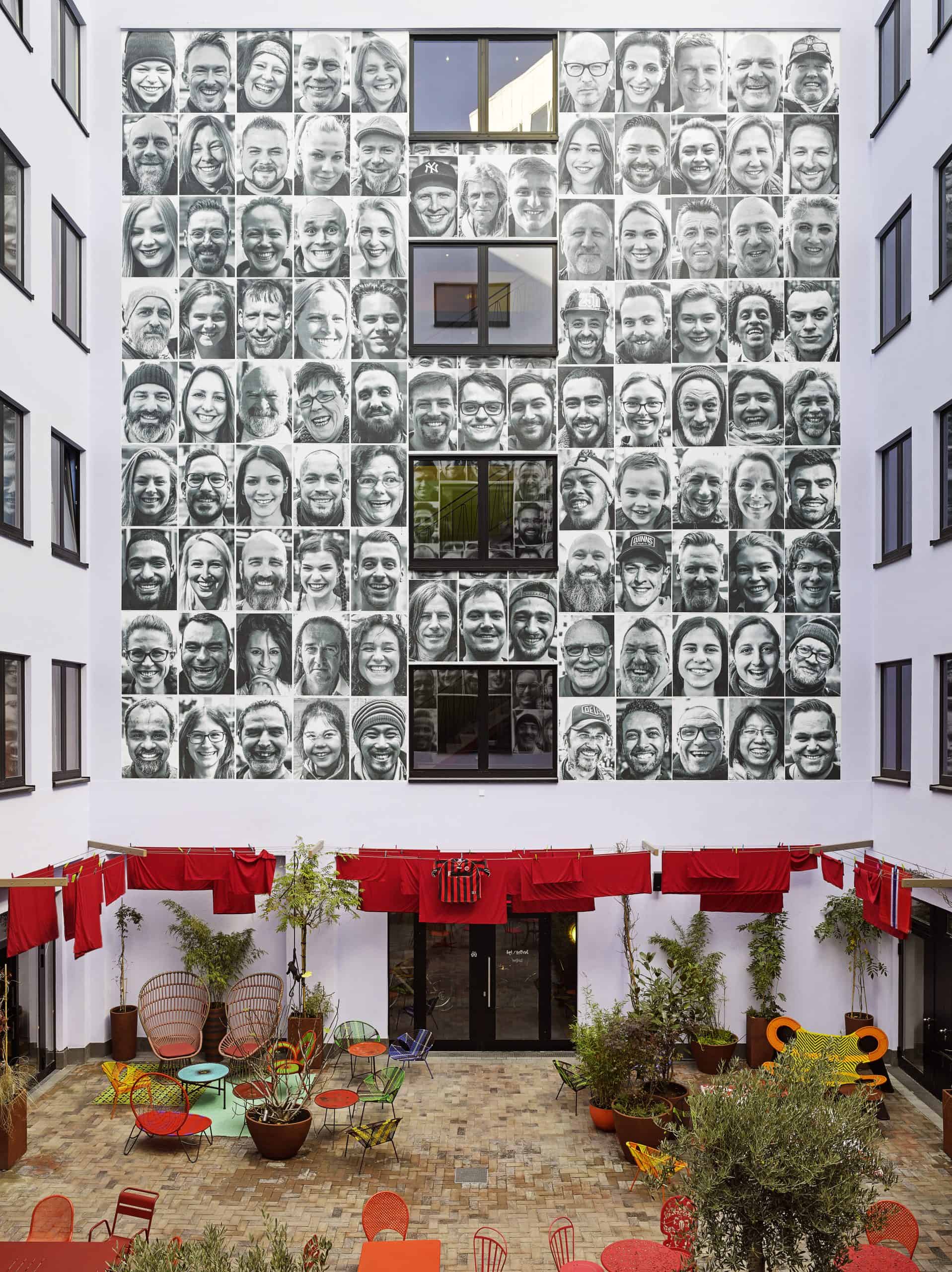 Auch der Innenhof ist alles – nur nicht langweilig | Foto: Stephan Lemke