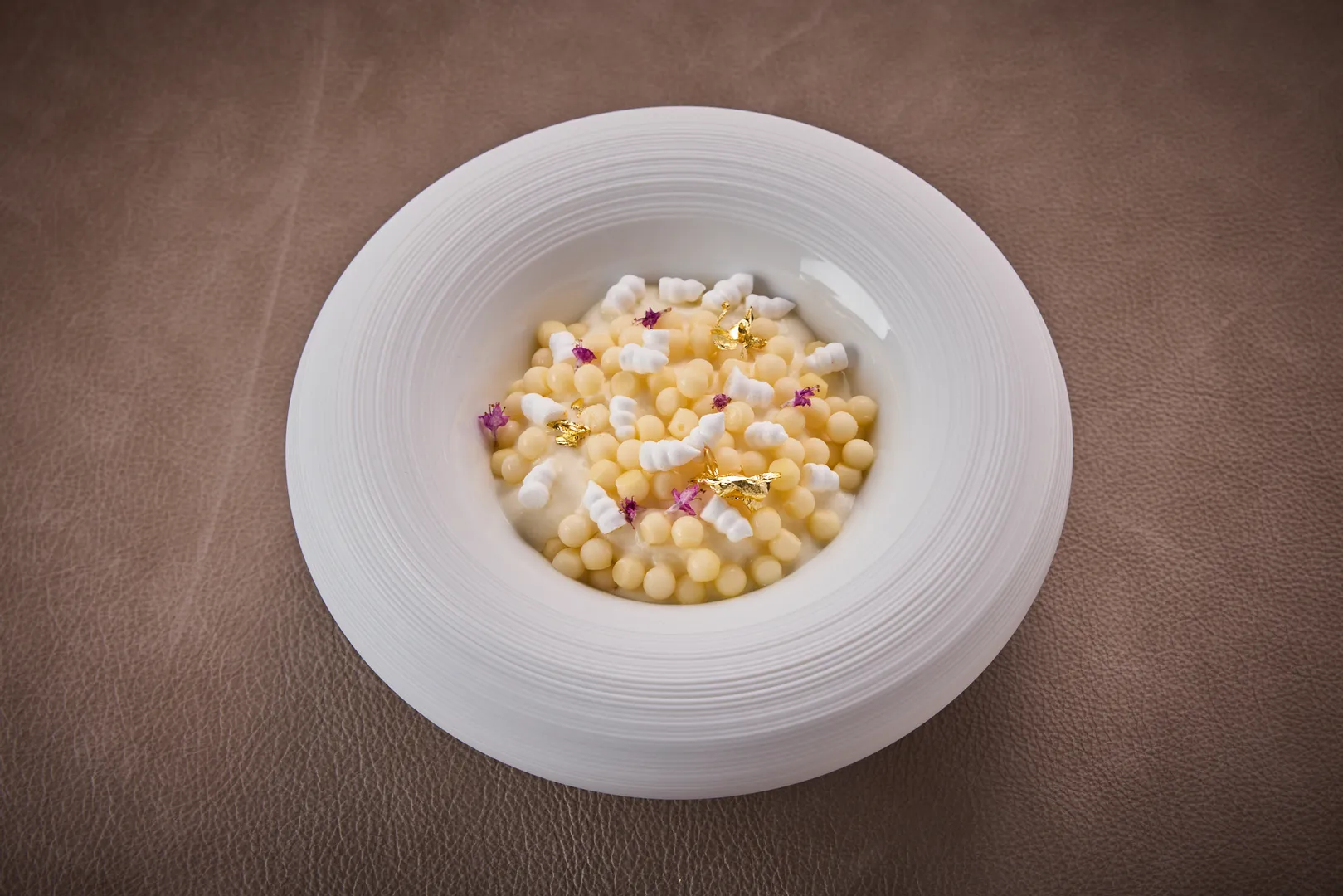 Torrija-Brioche-Vanille-Galgant-Meringue-braune-Butter